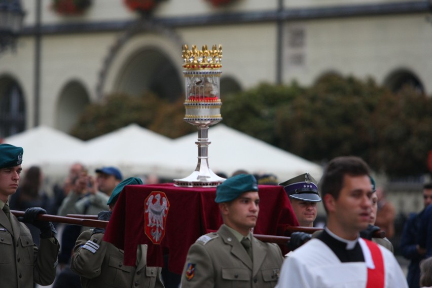 Przez Wrocław przeszła procesja z relikwiami św. Doroty i św. Stanisława (ZDJĘCIA)