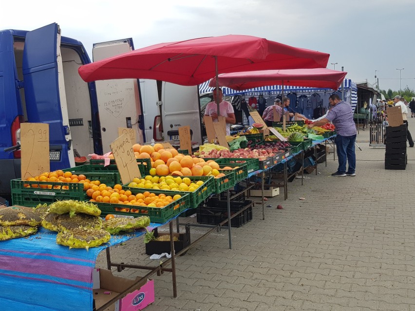 Na niedzielnej giełdzie (8.08) można było kupić prawie...