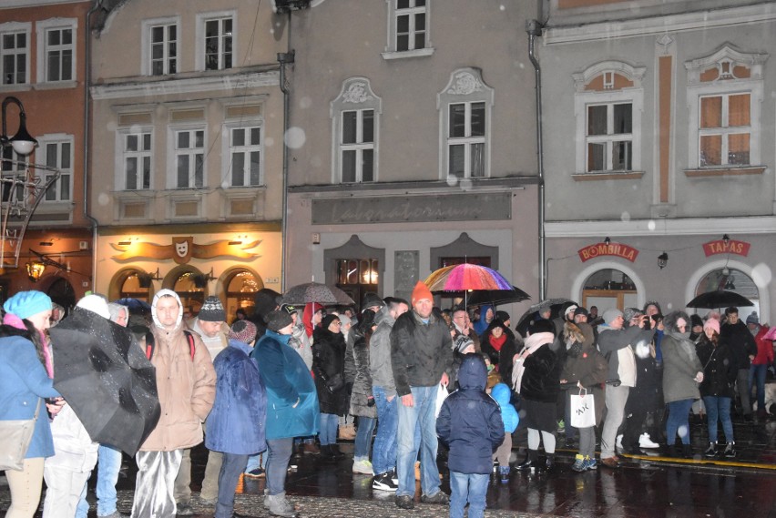 Licytacje z każdą minutą nabierały rumieńców i przyciągały...