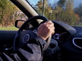 Mężczyzna bez prawa jazdy holował pijanego kierowcę