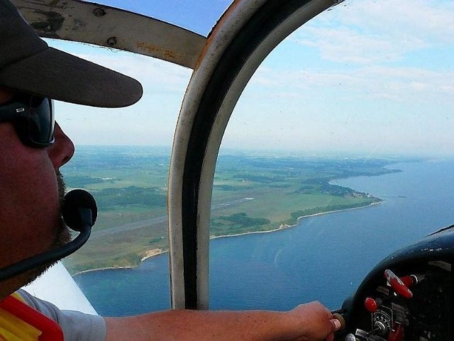 Dolatując do wyspy piloci podziwiali z kabin samolotów malownicze widoki na wybrzeże