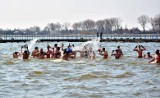 Zakaz kąpieli w Zalewie Zemborzyckim. Sanepid ostrzega przed niebezpiecznymi sinicami 