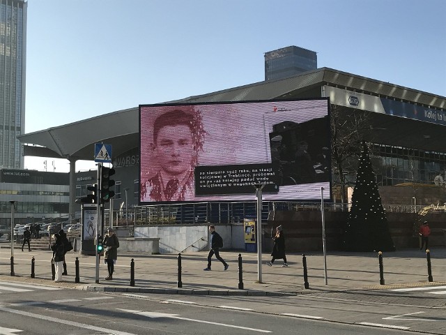 W czwartek na ekranach reklamowych w okolicy Dworca Centralnego w Warszawie i na peronach wyświetlano animację przybliżającą historię Jana Maletki.