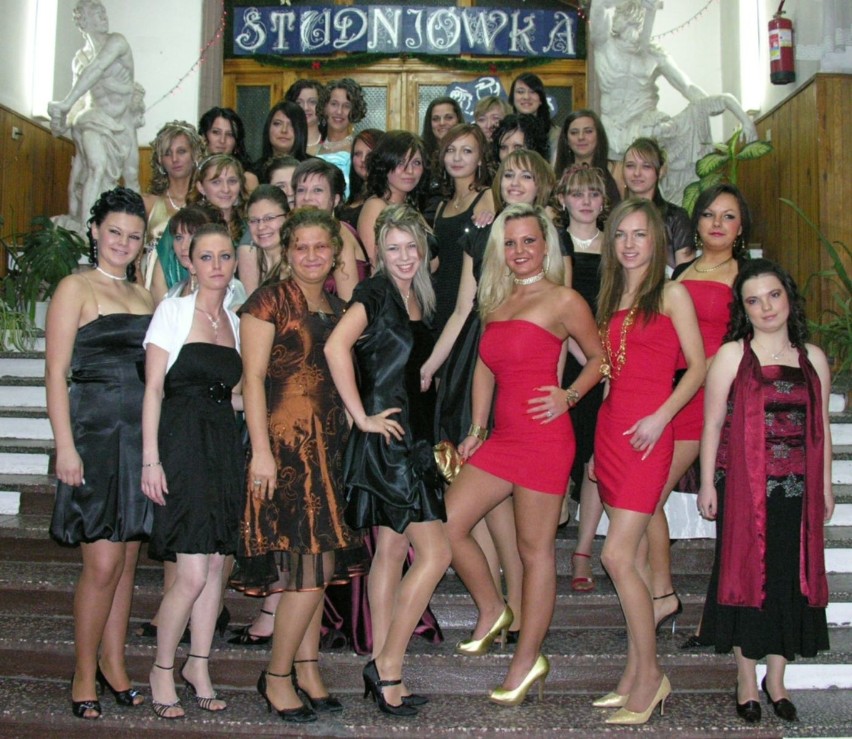 Klasa III Liceum Uslugowego. Studniówka 2009: Zespól Szkól...