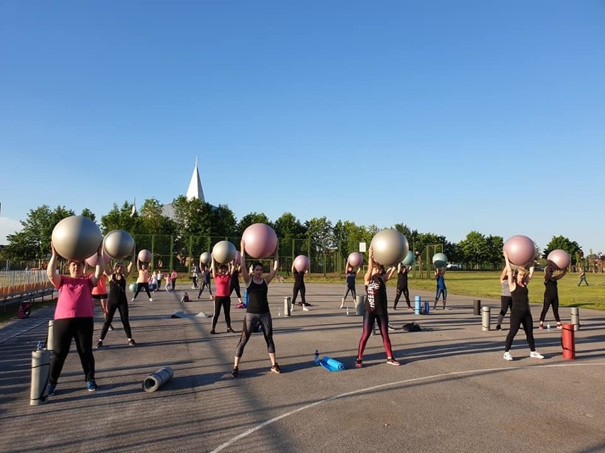 Tak się ćwiczy w Staszowie! W poniedziałek, 3 czerwca, otwarty trening na siłowni pod chmurką - wstęp za darmo 