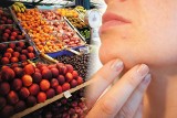 Alergie pokarmowe wywołane przez owoce. Zobacz, jakie owoce najczęściej uczulają
