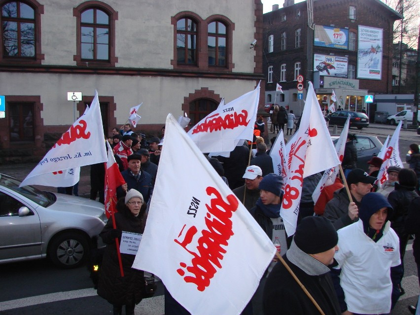 Strajk na Śląsku: Protest górników w Mysłowicach. Blokowali ulice. Jutro powtórka [ZDJĘCIA]