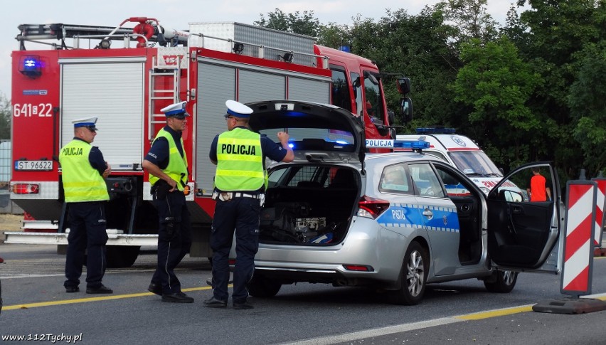 Śmiertelny wypadek na DK44 w Tychach. Osobówka zderzyła się z ciężarówką