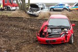 Zderzenie dwóch samochodów w gminie Nowy Korczyn. Ranna kobieta, wezwano śmigłowiec [ZDJĘCIA]