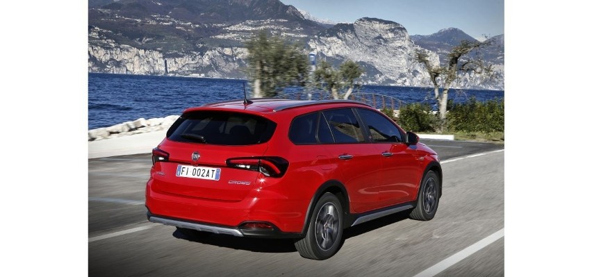 Fiat Tipo Cross Station Wagon Red został stworzony we...