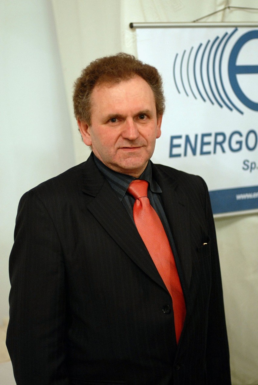 2. Prof. Tadeusz Uhl - mechanik i wibroakustyk jest szefem...