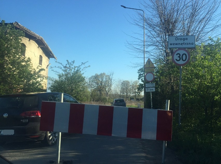 Zamknęli drogę Blizanowice - Trestno. Ogromne korki na Wilczyckiej