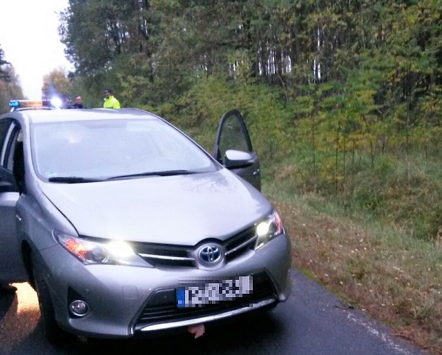 Mężczyzna porzucił skradziony pojazd i próbował uciekać na piechotę.