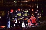 Strażak i policjant uratowali 64-latka, który skoczył do rzeki.