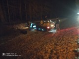 Majówka. Wypadek na DK 65. Volkswagen dachował po zderzeniu z ciężarówką. Jedna osoba poszkodowana [ZDJĘCIA]