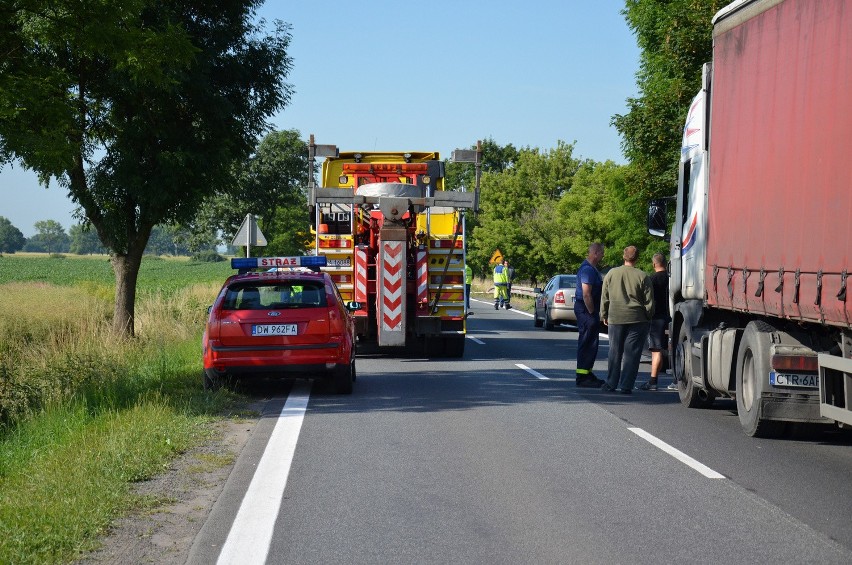 Śmiertelny wypadek koło Kobierzyc. Zginął kierowca auta osobowego (ZDJĘCIA)