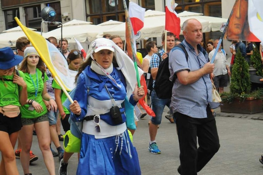 Pielgrzymi wyruszyli w drogę na Jasną Górę [ZDJĘCIA]