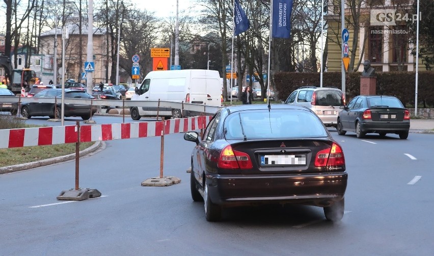 Duże zmiany dla pasażerów i kierowców na placu Szarych Szeregów