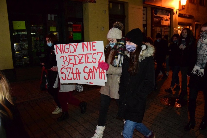 Strajk Kobiet w Inowrocławiu 2021. Protest na inowrocławskim Rynku. Zobaczcie zdjęcia 