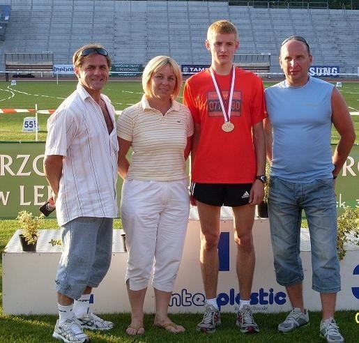 Na zdjęciu Barbara i Ireneusz Pepłowskich z Krzysztofem Żebrowskim oraz trenerem Andrzejem Wardaszko.