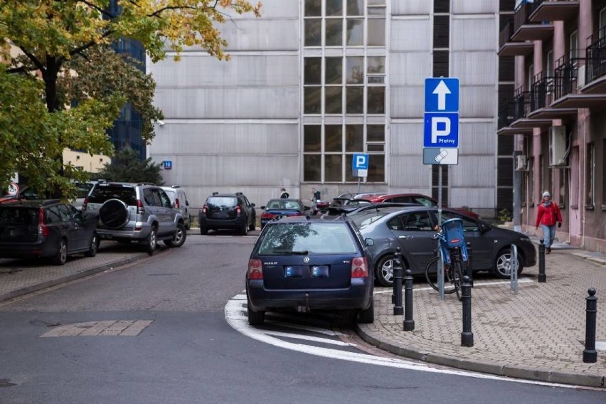 Mistrzowie parkowania - tak parkują (niektórzy) Polacy [GALERIA]