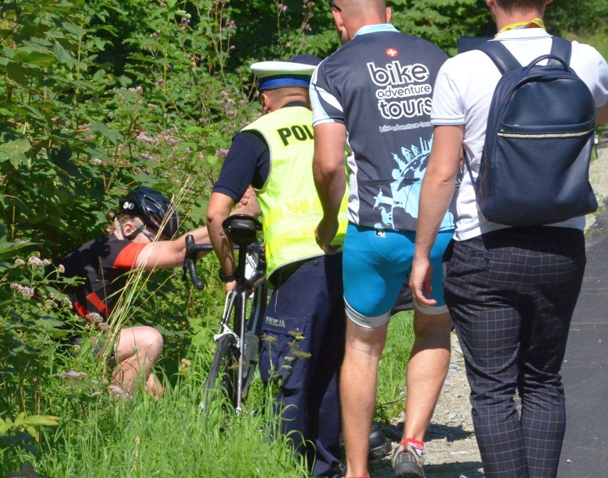 Tour de Pologne Amatorów. Nie brakowało spektakularnych wywrotek na trasie [ZDJĘCIA]