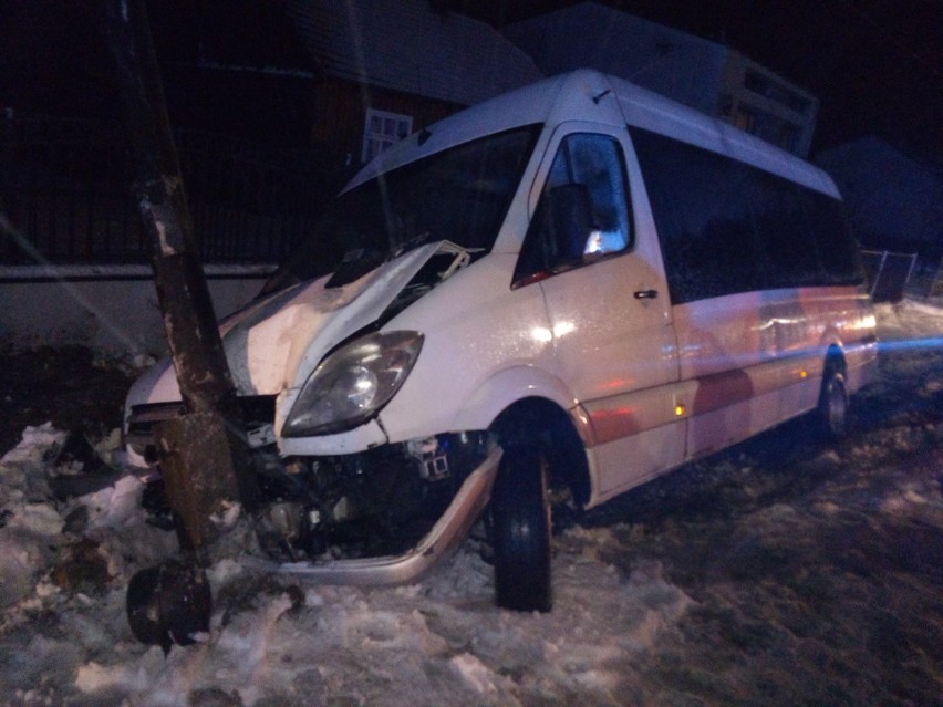 Do groźnie wyglądającego wypadku busa w Zawadzie pod...