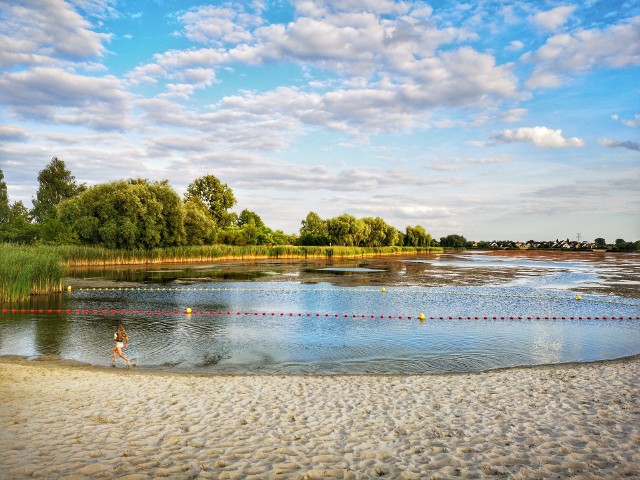 Poprawa stanu plaży na Malinie oraz postawienie tam kontenerowych przebierali i toalet to jedno z zadań zrealizowanych w ramach BO 2019