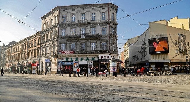 Planowana jest budowa garażu podziemnego na ok. 260 miejsc z wjazdem z ul. Krupniczej