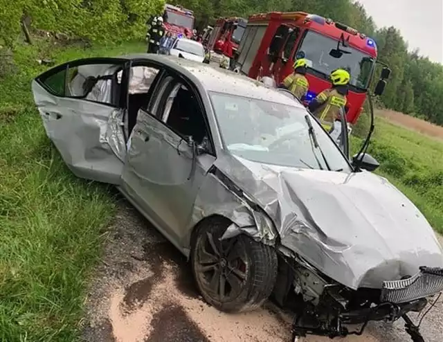 Tajemniczy wypadek niezidentyfikowanego kierowcy skody octavii na drodze Kozłowice - Jamy