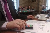 Radni Opola już nie chcą maszyny do liczenia głosów