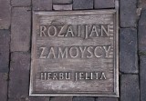 Zamość. Wspomnienie o Róży i Janie Zamoyskich. W Alei Sław pojawiła się nowa tablica. Zobacz zdjęcia