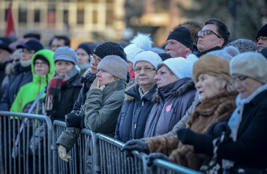 Cały Gdańsk wierzy, że dobro zwycięży! "Nikt nie chciał w tych chwilach być sam. Dlatego tak wszyscy lgnęli do siebie"