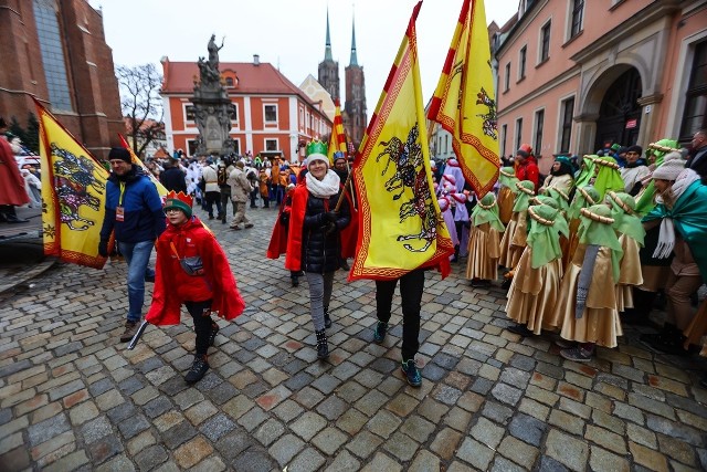 Radosny, kolorowy pochód to już tradycja w Polsce na 6 stycznia. We Wrocławiu odbywał się po raz dwunasty.