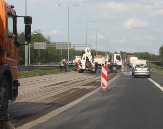 Średnicówkę w Gliwicach drogowcy sfrezowali we wrześniu. Teraz generalny wykonawca szykuje plan naprawy drogi