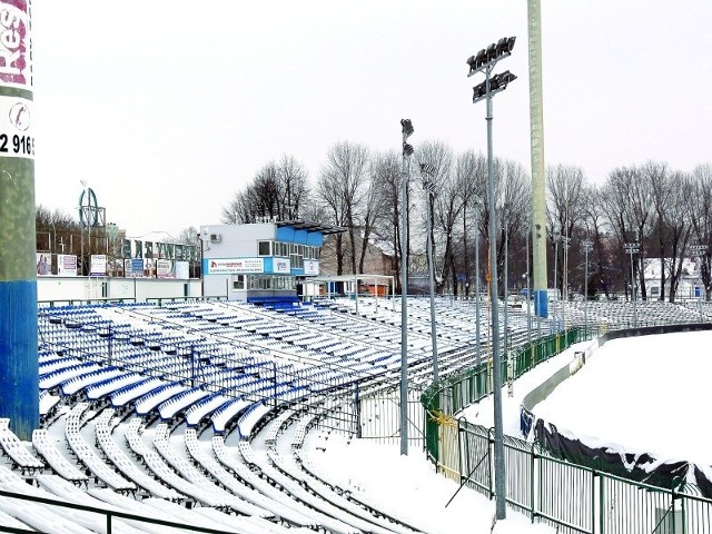 Jedną z obietnic złożoną klubowi przez miasto jest szybki remont zachodniej trybuny stadionu, pamiętającej czasy PRL-u.