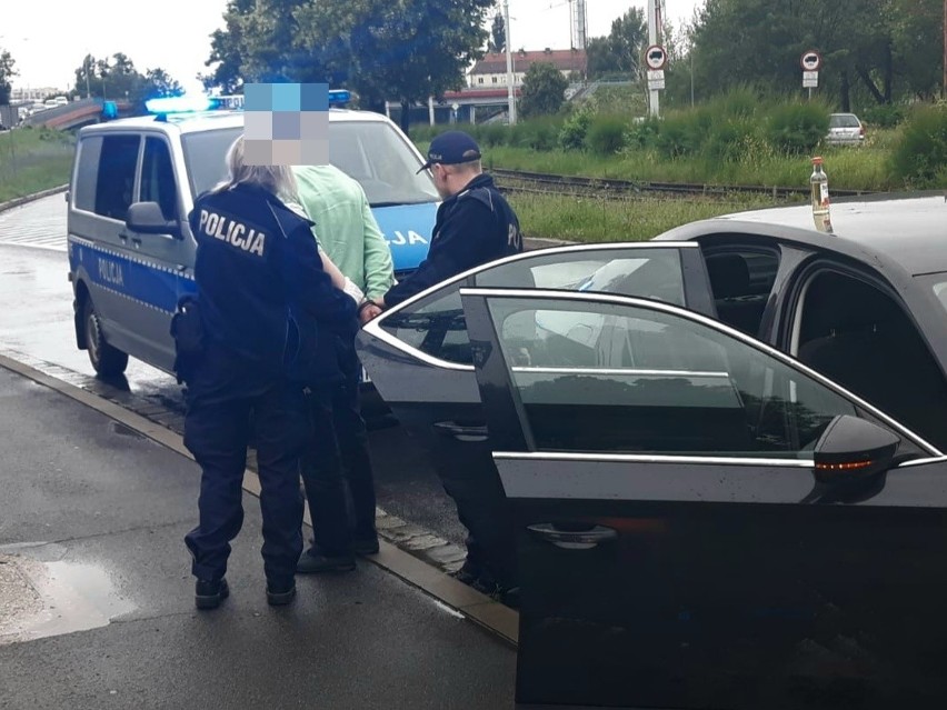 Pijany w sztok kierowca uciekał ulicami Wrocławia. Spowodował wypadek (ZDJĘCIA)