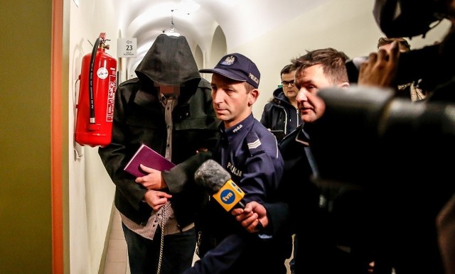 Proces księdza oskarżonego o gwałt na 17-latce w Gdańsku odbywał się za zamkniętymi drzwiami
