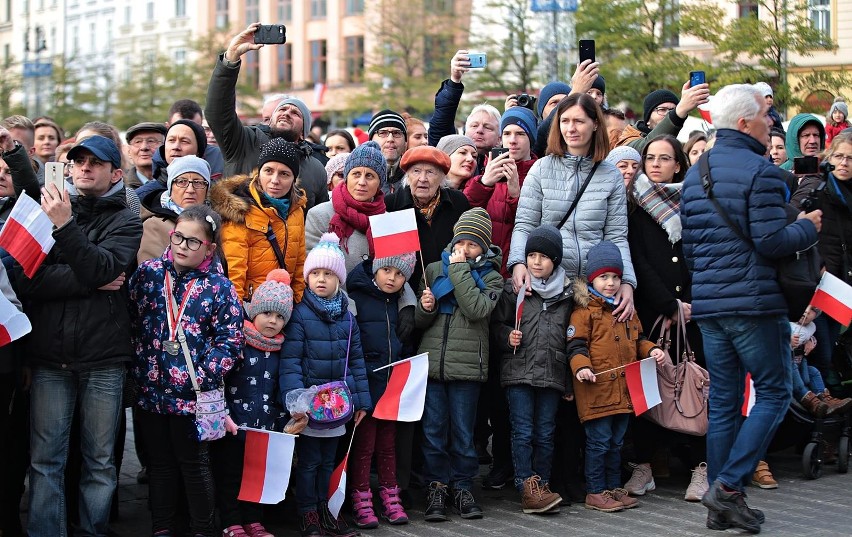 Kraków. Uczestnicy na obchodach Święta Niepodległości. Szukaj się na zdjęciach [ZDJĘCIA]