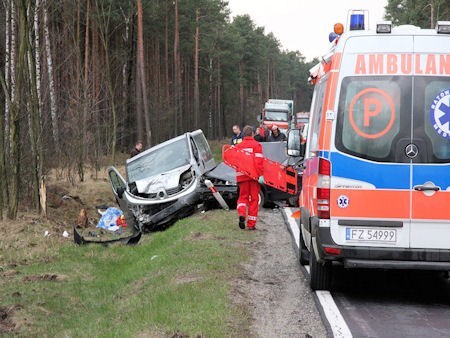 - To nie droga nas zabija, ale bagatelizowanie przepisów, prędkość i brawura z kierownicą - mówi podinsp. Jarosław Tchorowski, naczelnik zielonogórskiej drogówki.