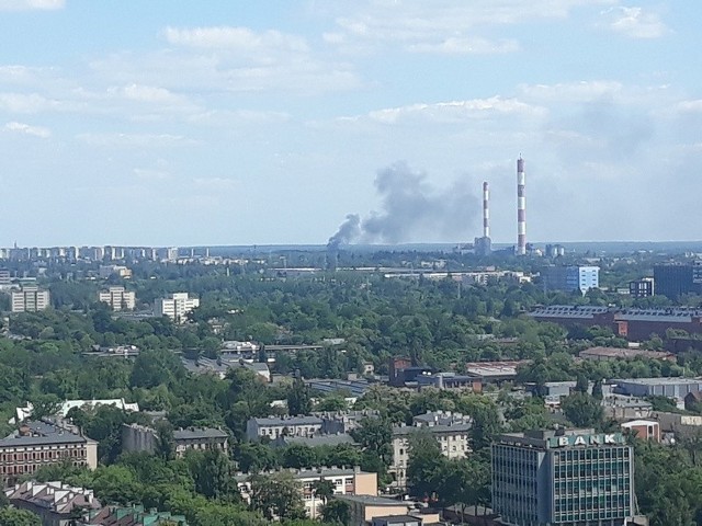 Straż pożarna informuje, że spalił się niezamieszkany budynek o powierzchni ok. 60 metrów kwadratowych, częściowo drewnianej konstrukcji. 