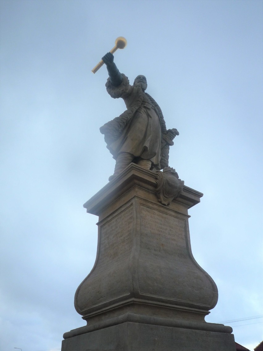 Tykocin. Monument Stefana Czarnieckiego został odrestaurowany. To jeden z najstarszych pomników świeckich (zdjęcia)