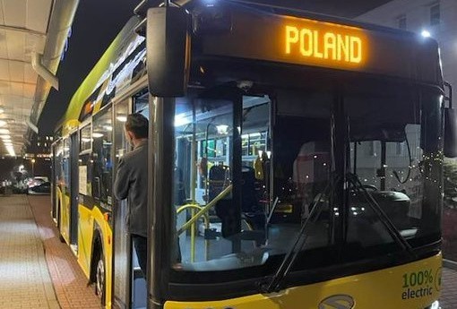 Polacy jeżdżą na mecze MŚ w Spodku elektrycznymi autobusami miejskimi