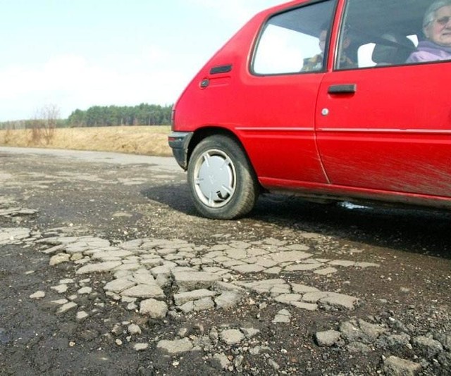 Trasa od drogi krajowej numer 22 do Nowej Cerkwi. Z powodu fatalnego stanu asfaltu obowiązuje tu ograniczenie prędkości do 20 kilometrów na godzinę