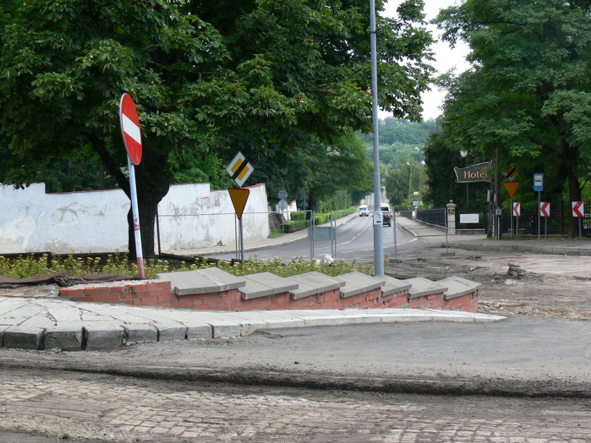 Prace obejmą również pobliski murek oddzielający zielony...