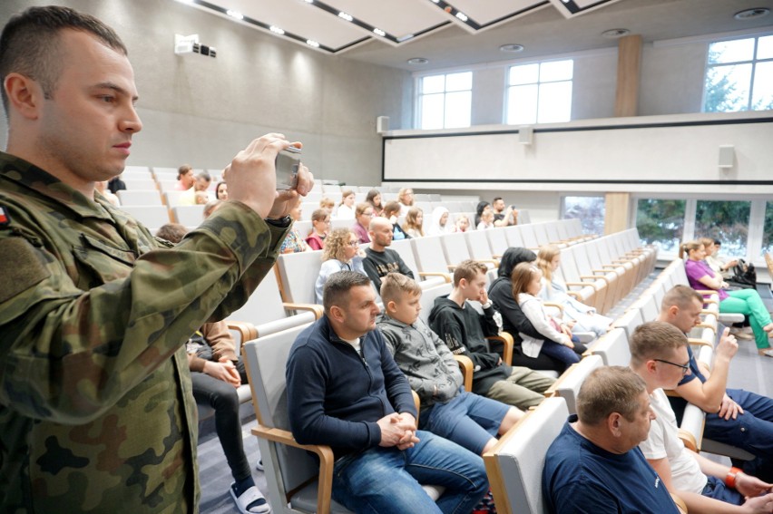 Wojskowa orkiestra zagrała w szpitalu dziecięcym w Lublinie. Zobacz zdjęcia