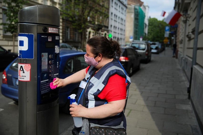 Kraków. Za tydzień zacznie obowiązywać poszerzona strefa płatnego parkowania. Urzędnicy szykują też podwyżki opłat i ich pobór w niedziele