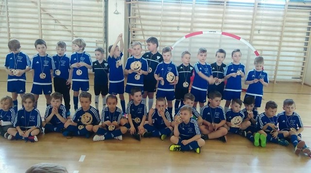 Reprezentanci Football Academy Jędrzejów wzięli udział w zawodach rozgrywanych w Chmielniku