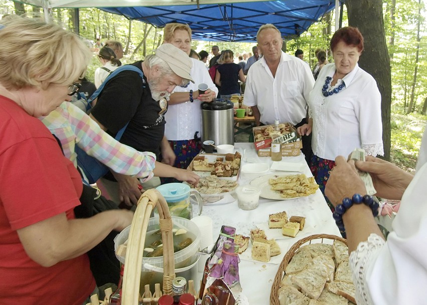 Odkryj Beskid Wyspowy. W sobotni wieczór wspięli się na Luboń Wielki, a w niedzielny poranek pokonali Grodzisko