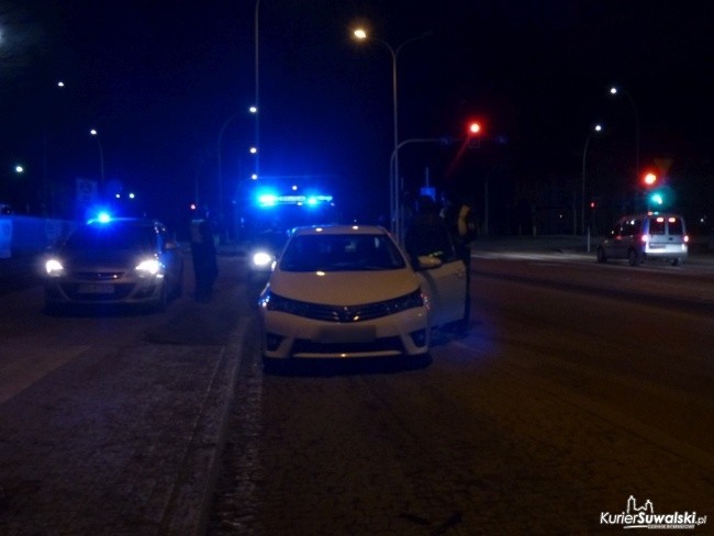 Suwałki: Policyjne BMW rozbite. Nieoznakowany radiowóz zderzył się z osobówką [ZDJĘCIA]